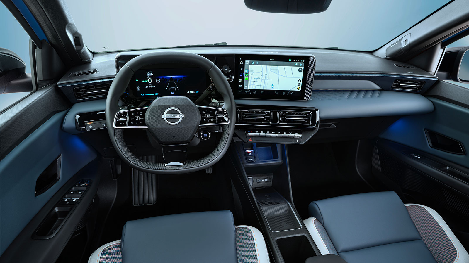 Το εσωτερικό έχει οδηγοκεντρική σχεδίαση και νεανικό χαρακτήρα ξεχωρίζοντας επίσης για τον πλούσιο και μοντέρνο του διάκοσμο.