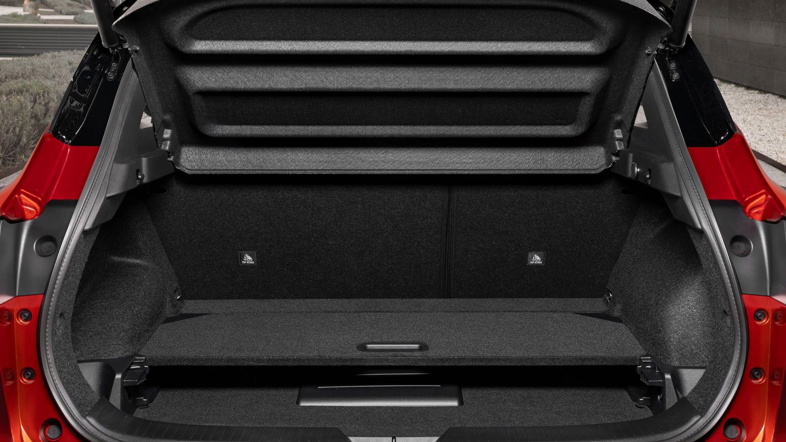 Από τη 2η έκδοση N-Connecta υπάρχει διπλό πάτωμα στο πορτ-μπαγκάζ, με 16 επιλογές διαμόρφωσης του χώρου αποσκευών.