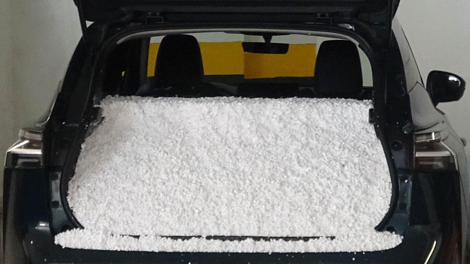 Σε ολόκληρο το χώρο αποσκευών του Nissan Qashqai χώρεσαν 62,5 εκατοστά από το υλικό που χρησιμοποιούμε, που σημαίνει πραγματική χωρητικότητα 500 λίτρω