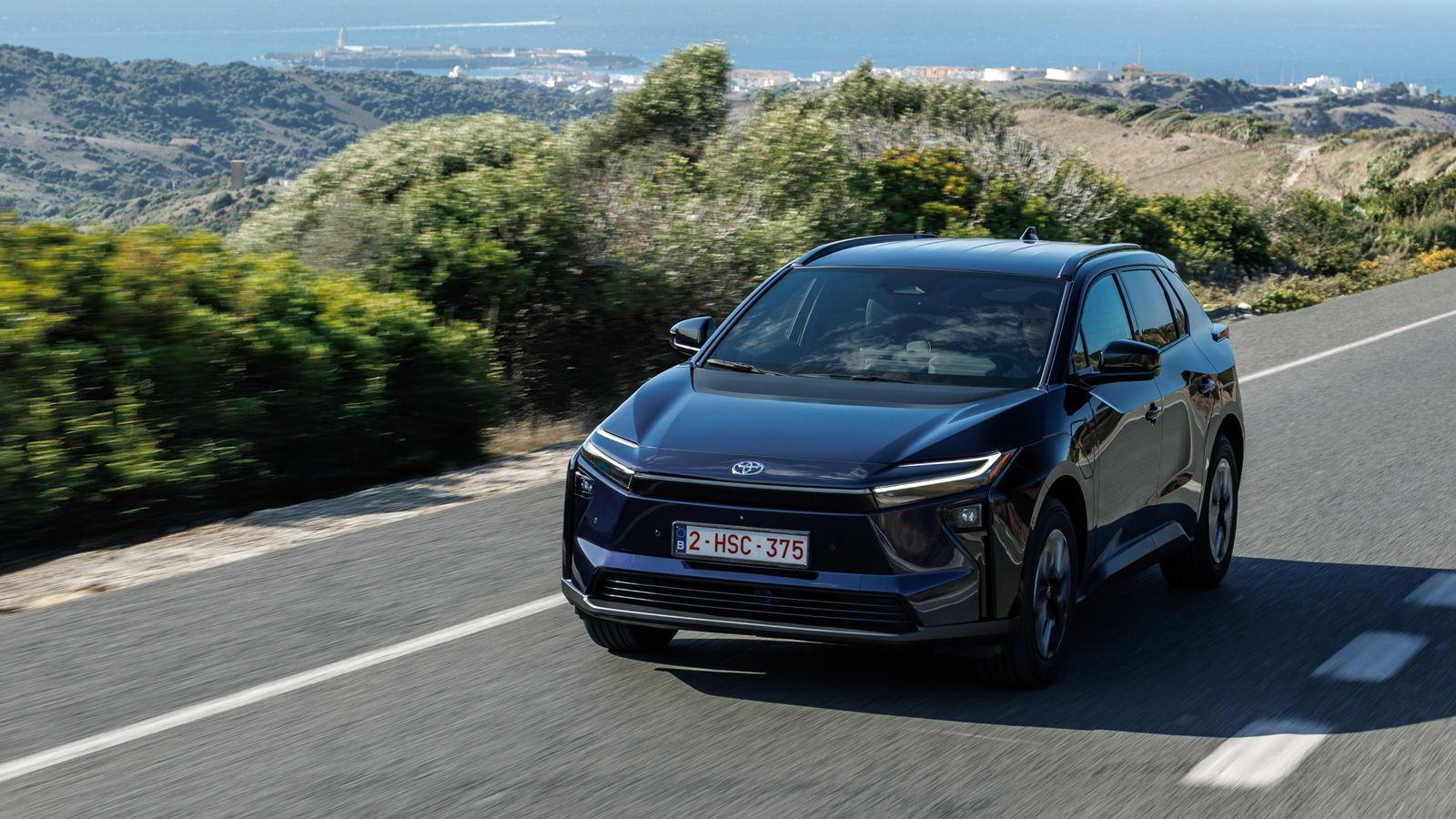 Οδηγούμε το νέο Toyota bZ4X στην Ισπανία