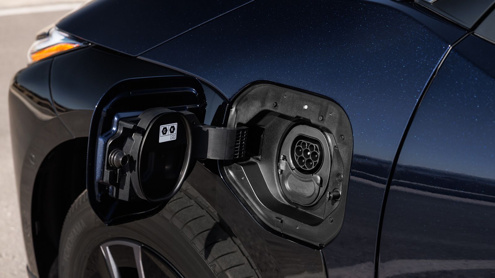 Οδηγούμε το νέο Toyota bZ4X στην Ισπανία