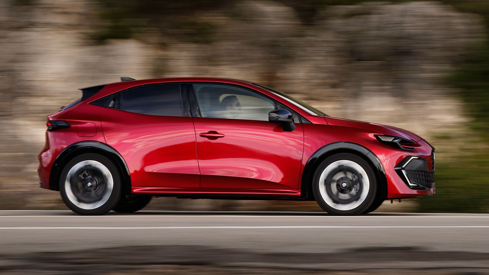 Οδηγούμε το νέο Renault Clio - Σπορτίφ στο μάτι, αλλά όχι στην πράξη