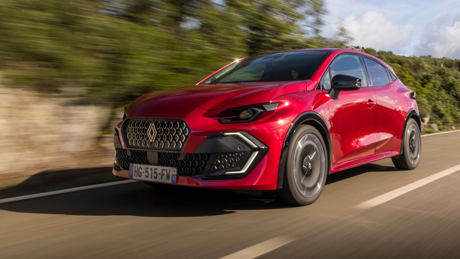 Οδηγούμε το νέο Renault Clio - Σπορτίφ στο μάτι, αλλά όχι στην πράξη