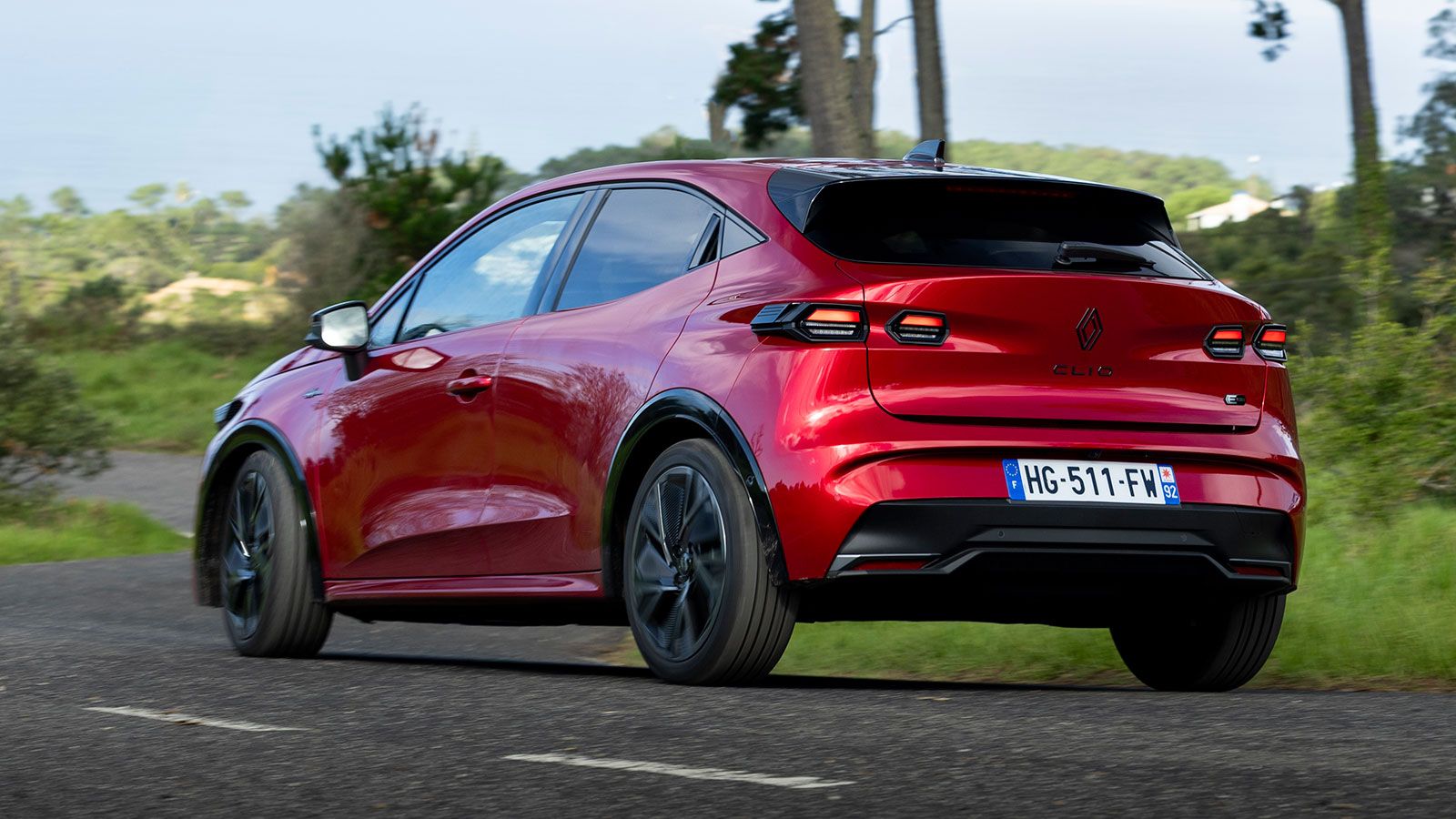 Οδηγούμε το νέο Renault Clio - Σπορτίφ στο μάτι, αλλά όχι στην πράξη