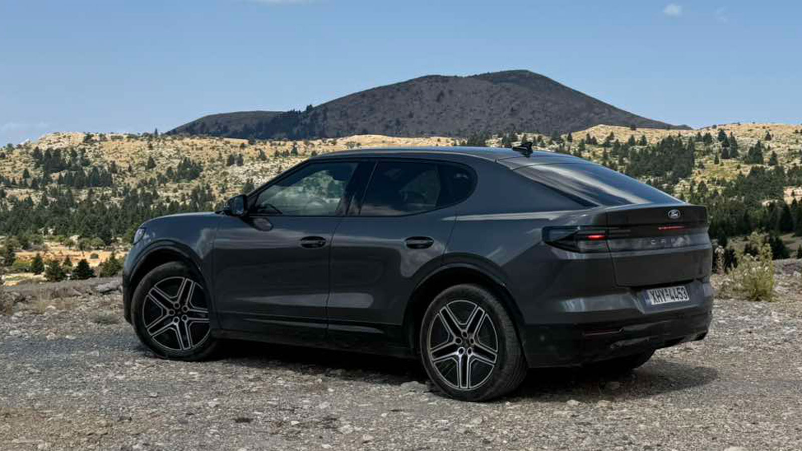 Γίνεται εύκολα ταξίδι με ηλεκτρικό αυτοκίνητο; Με το Ford Capri κάναμε 200 χλμ., καταναλώσαμε μισή μπαταρία και φορτίσαμε άνετα.