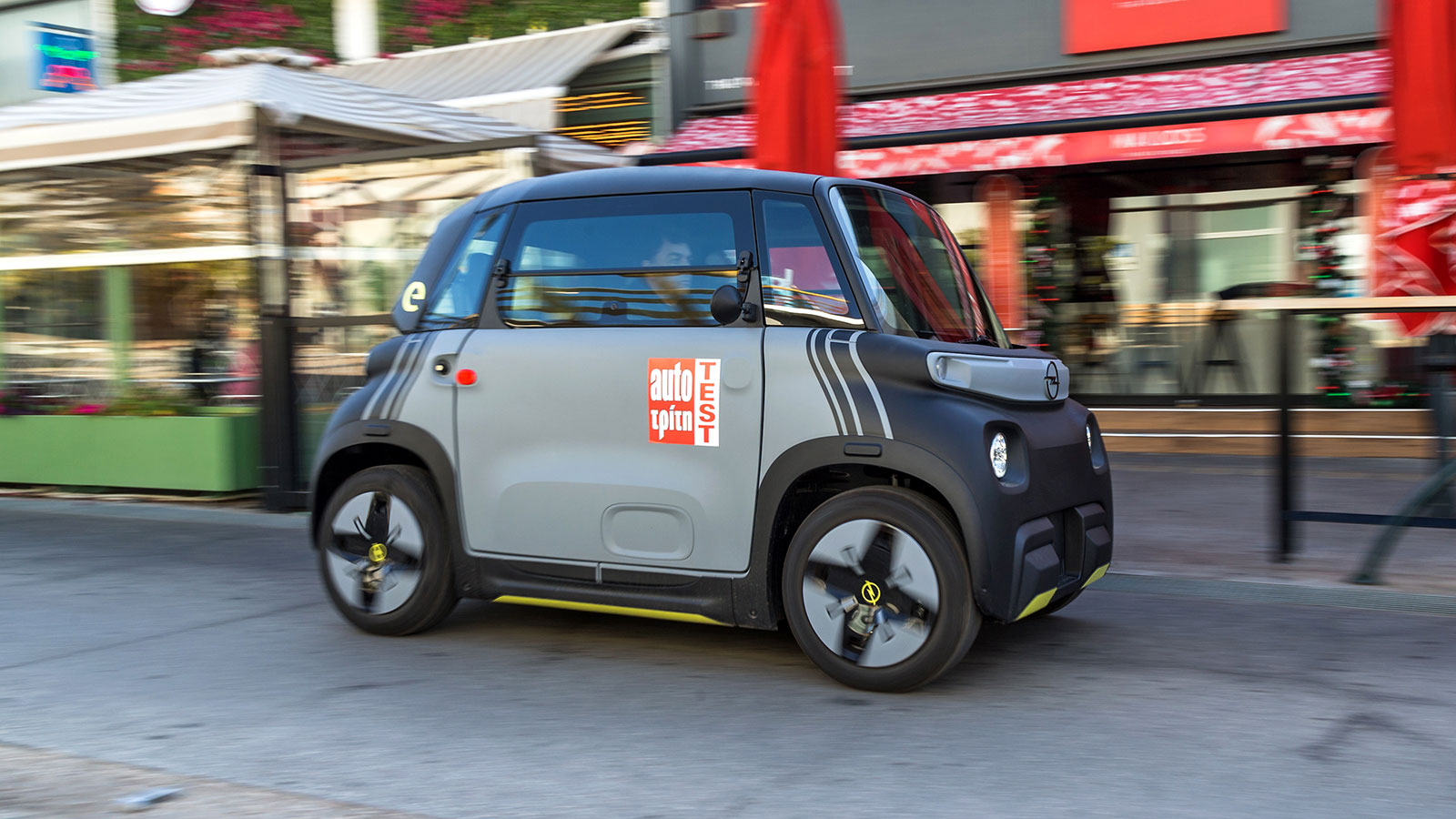 Το Opel Rocks-e δεν χρειάζεται δίπλωμα αυτοκινήτου για να το οδηγήσεις, είναι έτσι μια πολύ καλή εναλλακτική για έναν έφηβο. 