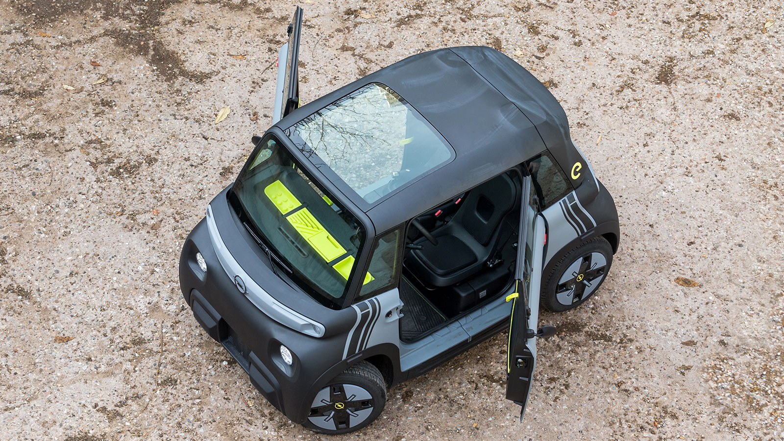 Το Opel Rocks-e είναι ένα gadget όχημα αστικής μετακίνησης, εντυπωσιάζοντας περισσότερο από ένα μηχανάκι.