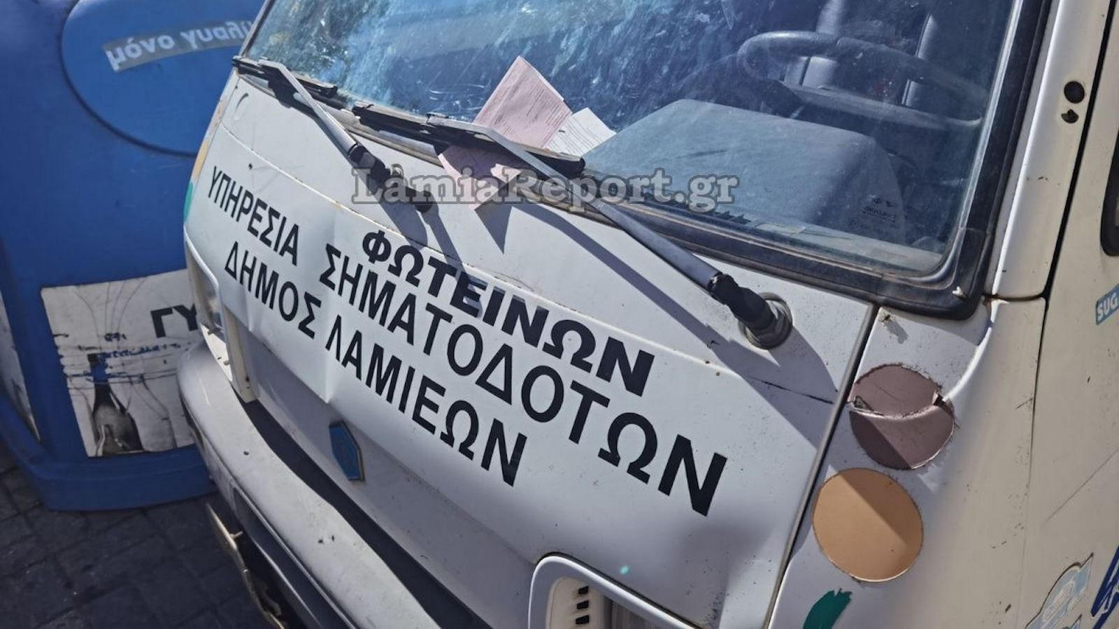 Οι εργαζόμενοι προσπάθησαν να εξηγήσουν ότι εκτελούσαν υπηρεσία και πως τα οχήματα δεν εμπόδιζαν τη διέλευση. Ωστόσο, η Τροχαία δεν έκανε πίσω, με απο