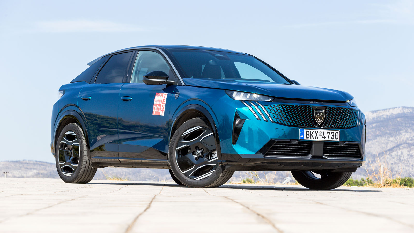 Ο εκλεπτυσμένος χαρακτήρας του 3008 θα συναντηθεί στη ντεγκραντέ μάσκα που «ανοίγει» χρωματικά και σταδιακά παίρνει το χρώμα του αμαξώματος, όπως επίσ