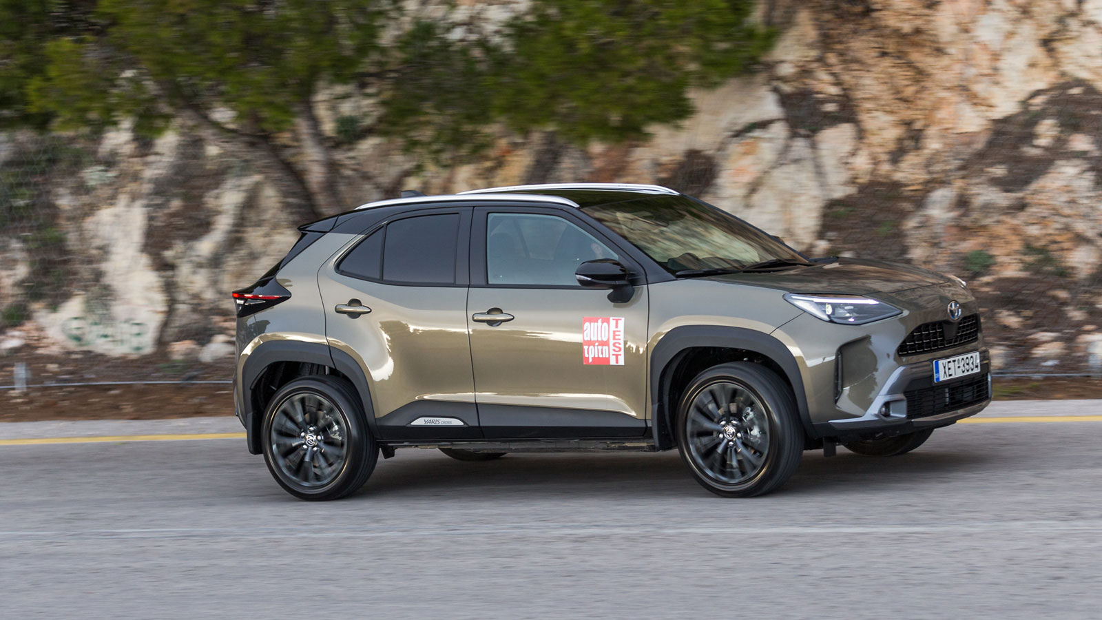Μέχρι τα 130 χλμ./ώρα υπάρχει αισθητή ηλεκτρική βοήθεια ή και αμιγώς ηλεκτρική κίνηση στο Toyota Yaris Cross Hybrid, κάτι που σημαίνει πολύ χαμηλότερο