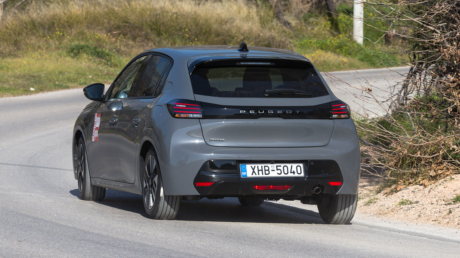 Η γκάμα του Peugeot 208 ξεκινά από την τιμή των 20.800 ευρώ και η κορυφαία του έκδοση GT κοστίζει 30.500 ευρώ.