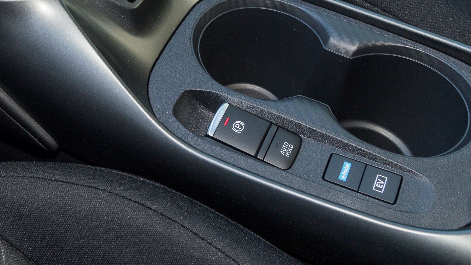 Ενεργοποιώντας το σύστημα e-pedal το full υβριδικό Nissan Juke επιβραδύνει  αφήνοντας το γκάζι, σε ταχύτητες άνω των 10 χλμ./ώρα.