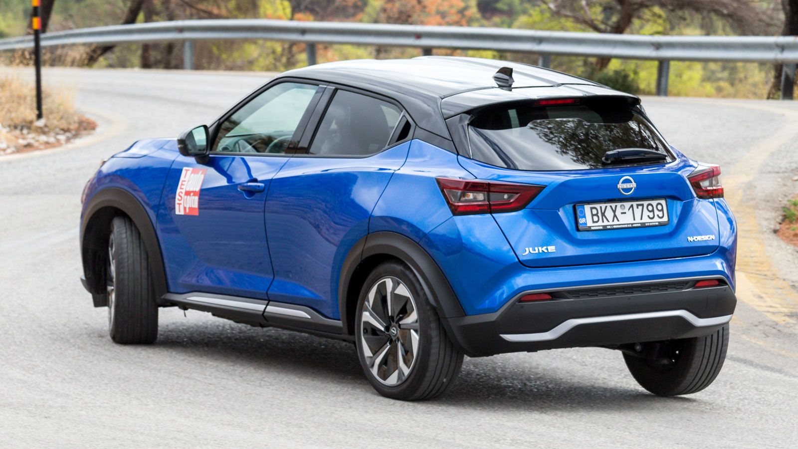 Ανεξαρτήτως κινητήρα ο οδηγός του Nissan Juke κάθεται σωστά και λαμβάνει ολοκληρωμένη πληροφόρηση από τα βασικά χειριστήρια, τα οποία με τη σειρά τους
