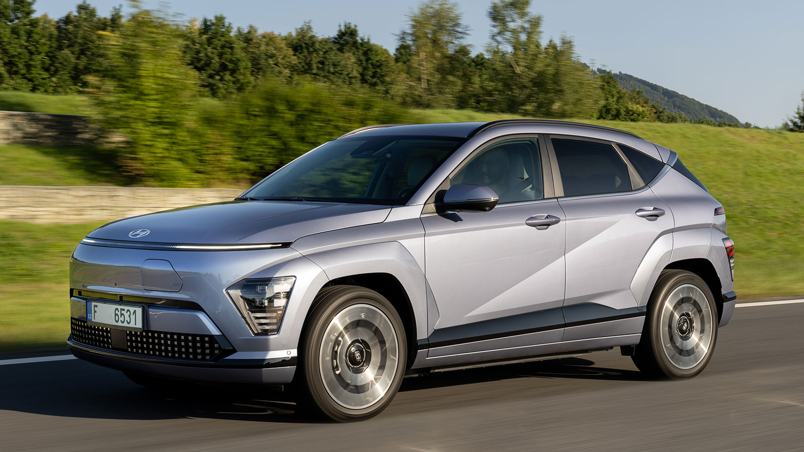 Οι ηλεκτρικές εκδόσεις του Hyundai Kona Electric, δε διαφέρουν σε οδηγικό επίπεδο, 