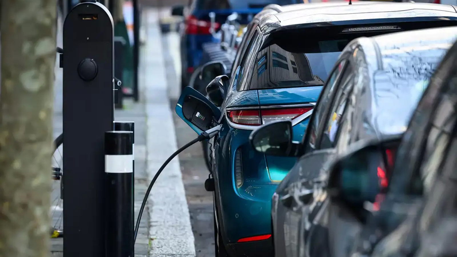 Παγκόσμια «άνθηση» με ευρωπαϊκό +25% στις πωλήσεις ηλεκτρικών και PHEV 