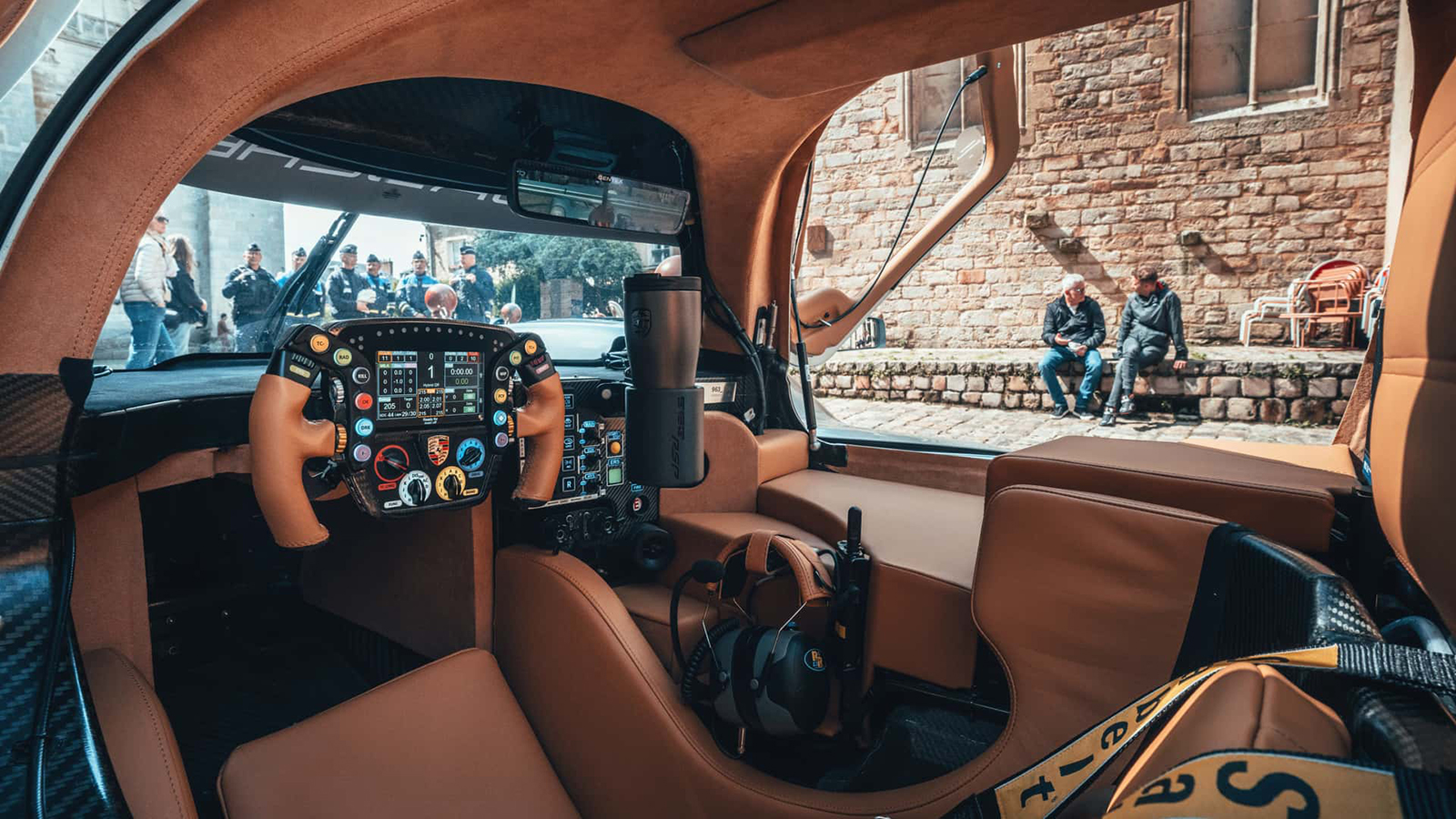 Η νέα Porsche 963 RSP είναι αγωνιστική αλλά κυκλοφορεί και στο δρόμο