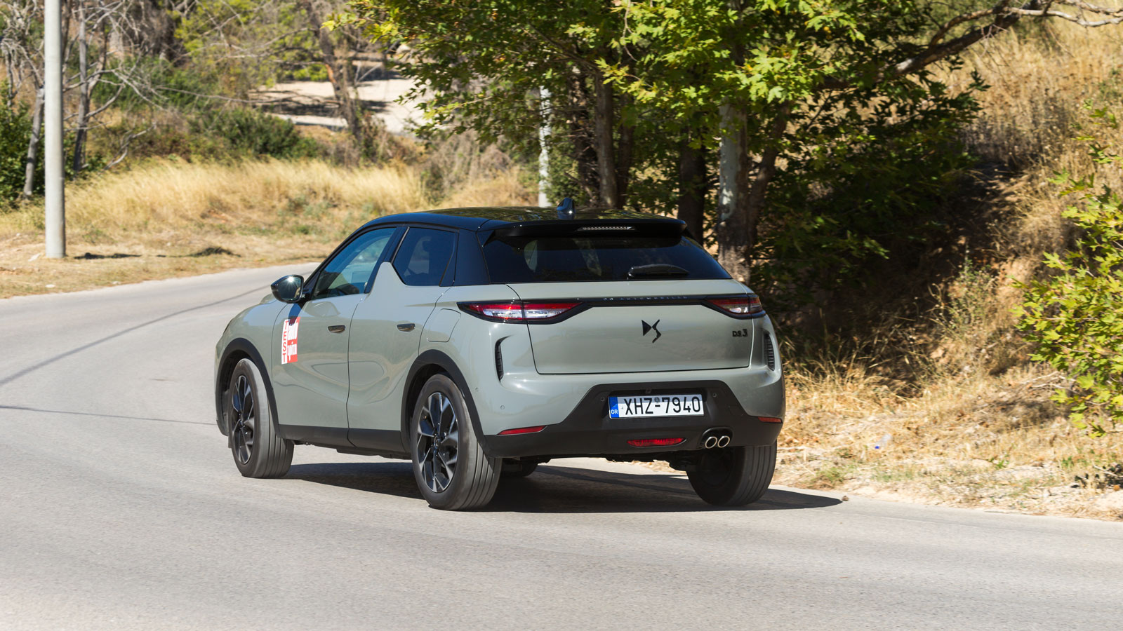 Σε πιο γρήγορους ρυθμούς το DS 3 ανταπεξέρχεται άριστα με τους μπροστινούς τροχούς να προσφέρουν μπόλικη πρόσφυση και το τιμόνι να ικανοποιεί με την α
