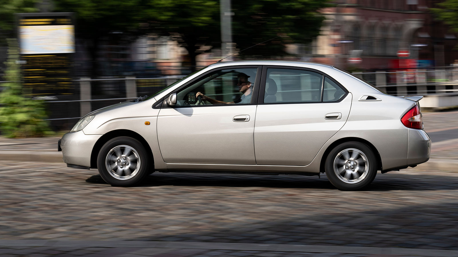 Toyota Prius: Κανείς δεν το πίστεψε, αλλά η Toyota κατέκτησε τον κόσμο