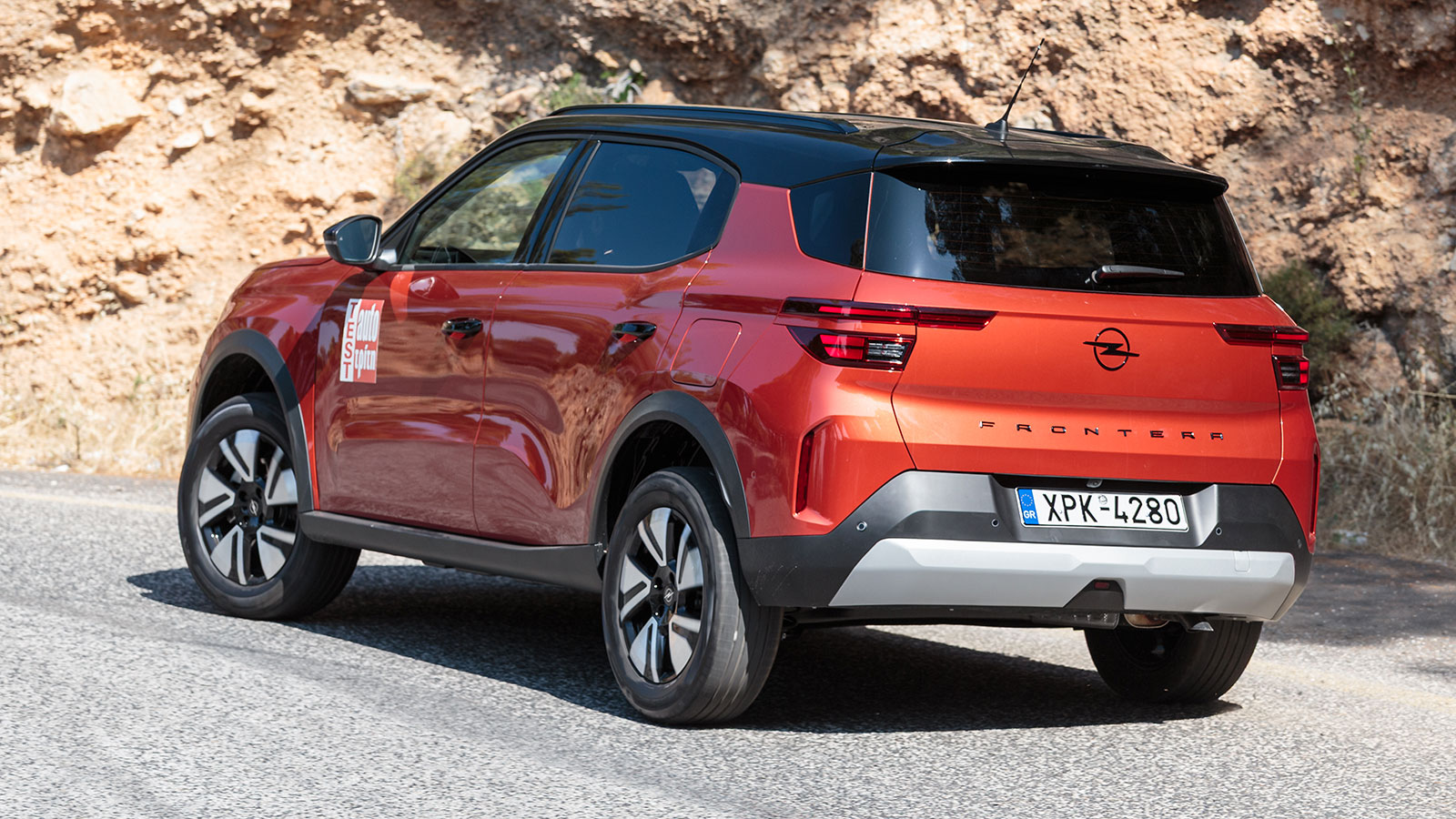 Στο δρόμο το Frontera είναι αρκούντως χωρίς μάλιστα να επιτρέπει «πλαδαρή» αίσθηση στις περισσότερες των περιπτώσεων.