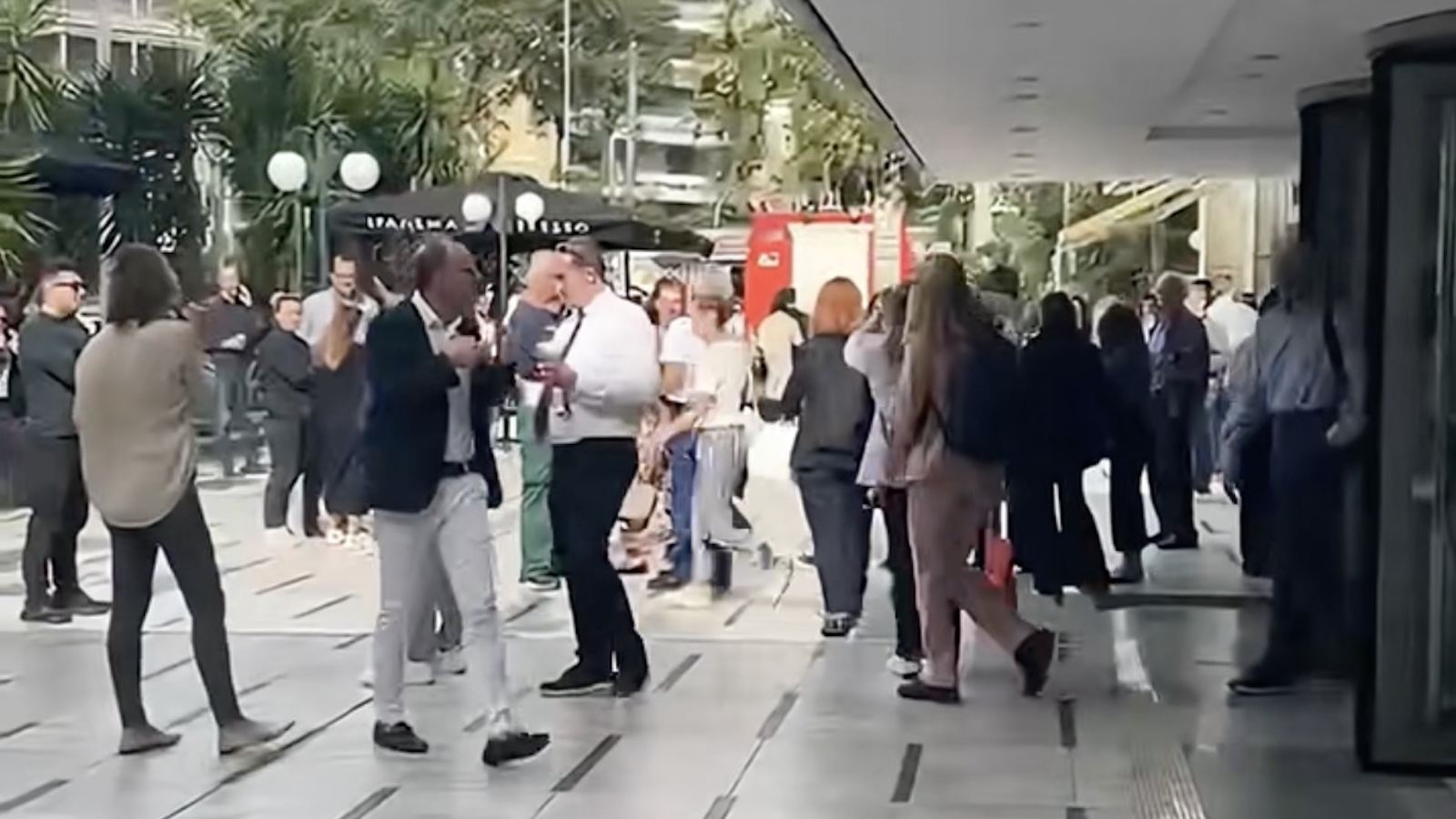 Φωτιά στον Πύργο Αθηνών: Εκκενώθηκε το κτίριο λόγω πυκνών καπνών από το υπόγειο πάρκινγκ