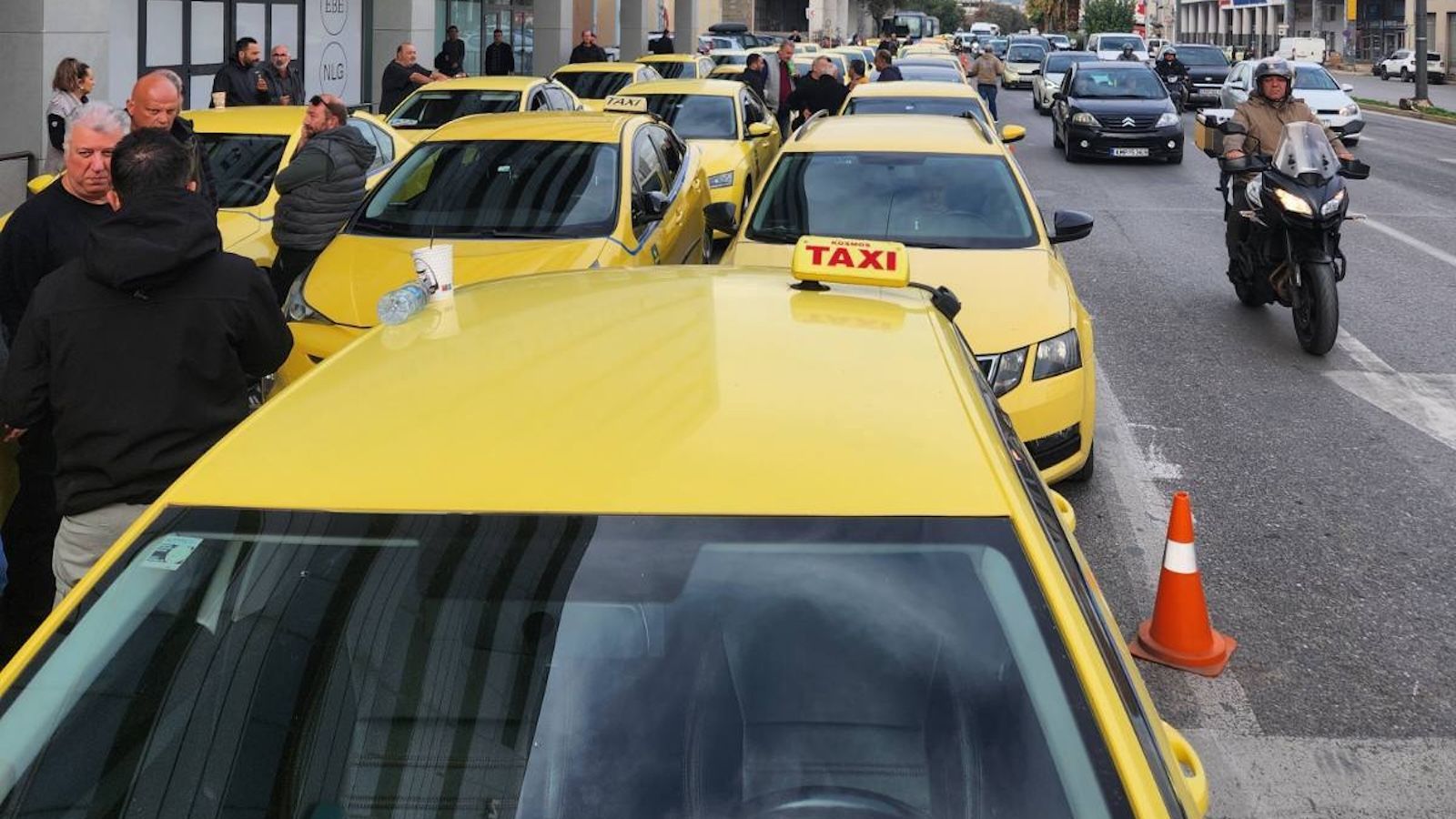 Χωρίς ταξί και σήμερα η Αττική – Νέα 24ωρη απεργία και συγκέντρωση στη Λεωφόρο Αθηνών