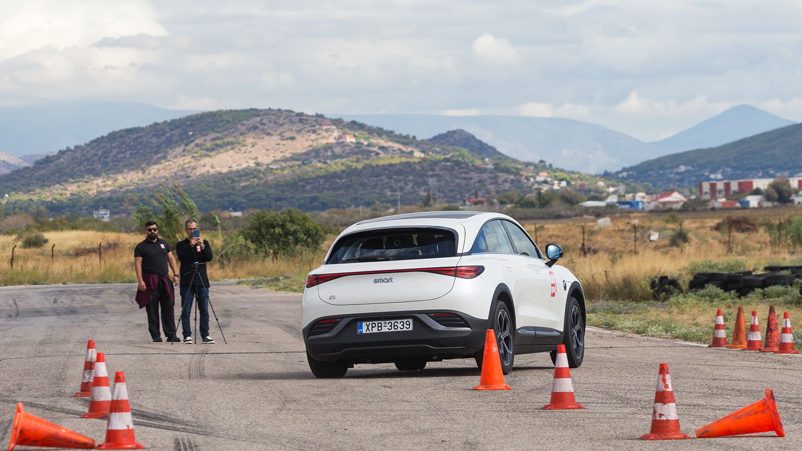 Πέρα από τα δυναμικά χαρακτηριστικά, το smart #3 καταφέρνει και συνδυάζει καλά και την άνεση.