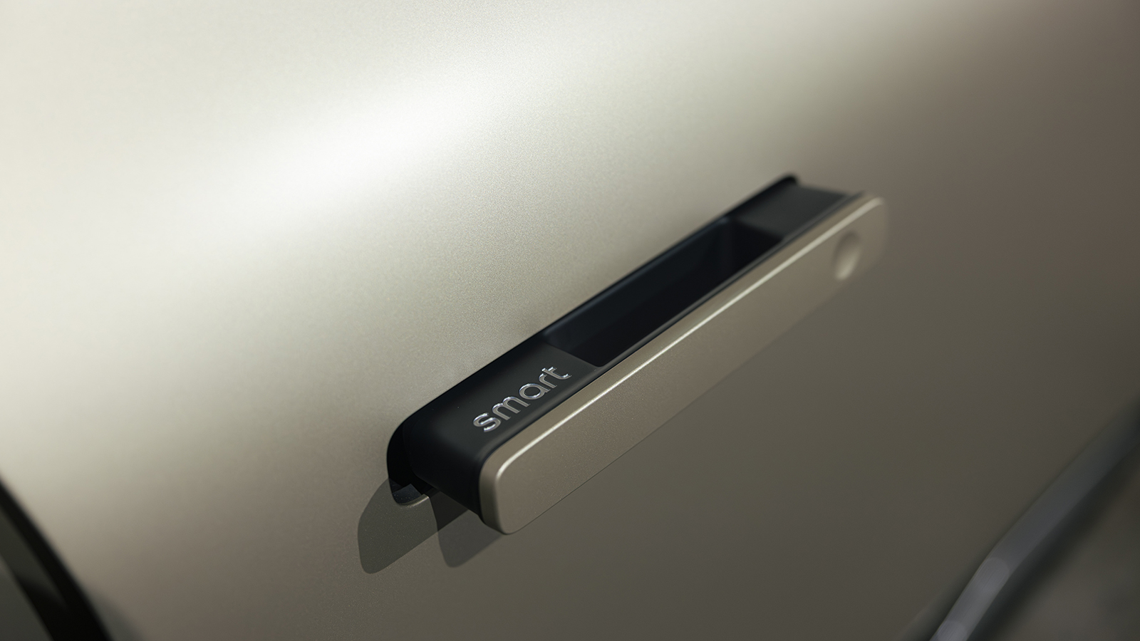 Χωνευτές χειρολαβές για καλύτερη αεροδυναμική και εκλεπτυσμένη σχεδίαση.