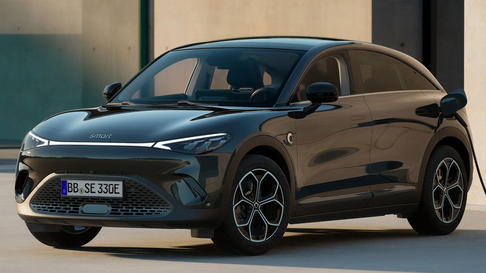 Οι εκδόσεις με 66άρα μπαταρία υποστηρίζουν πιο γρήγορη ταχύτητα φόρτισης (22 kW), που σημαίνει ότι για το 10-80% χρειάζονται λιγότερο από 3 ώρες.