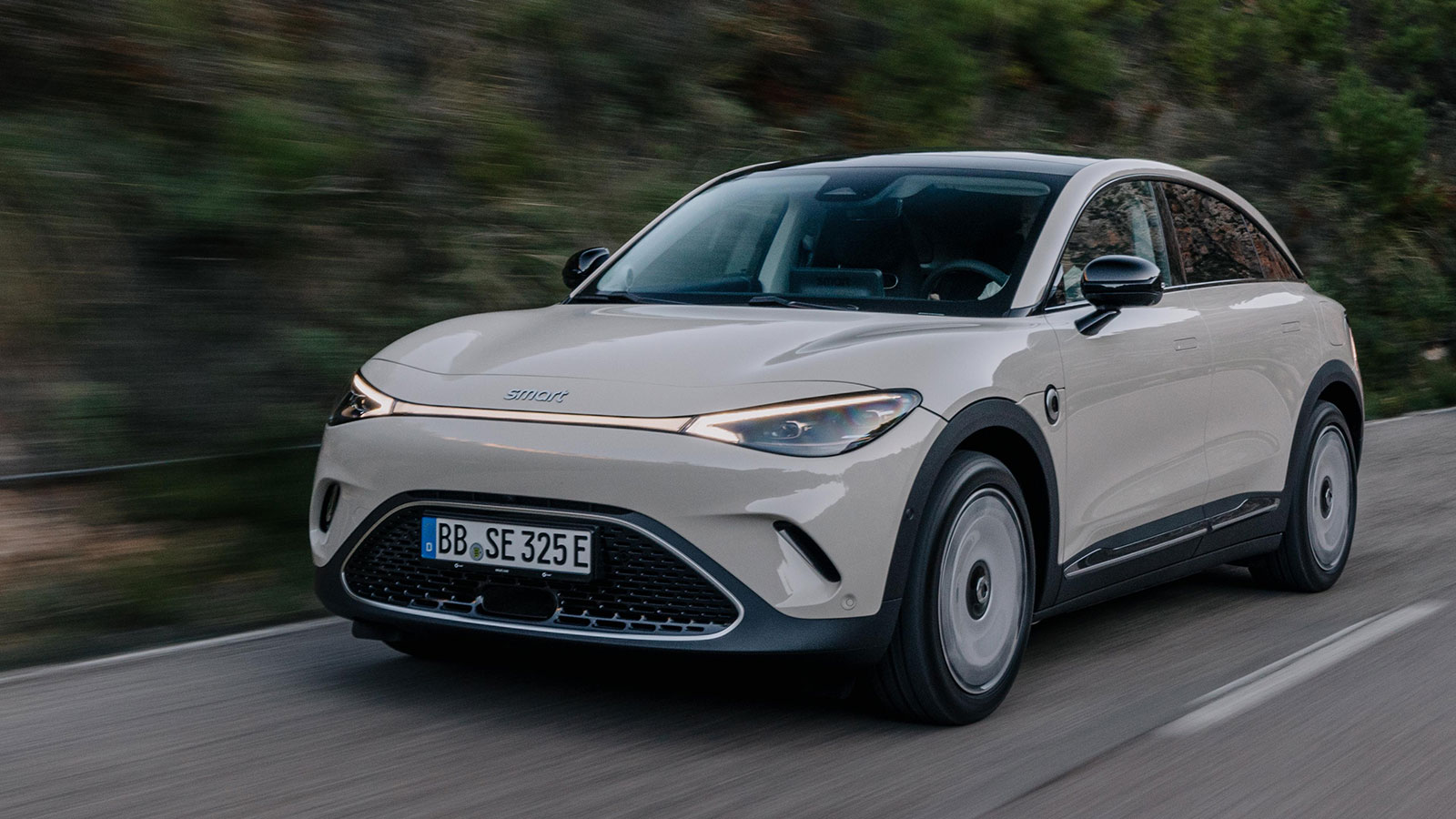 Το smart #3 είναι το οικογενειακό SUV της smart και ξεχωρίζει για την κουπέ αισθητική του πίσω μέρους.