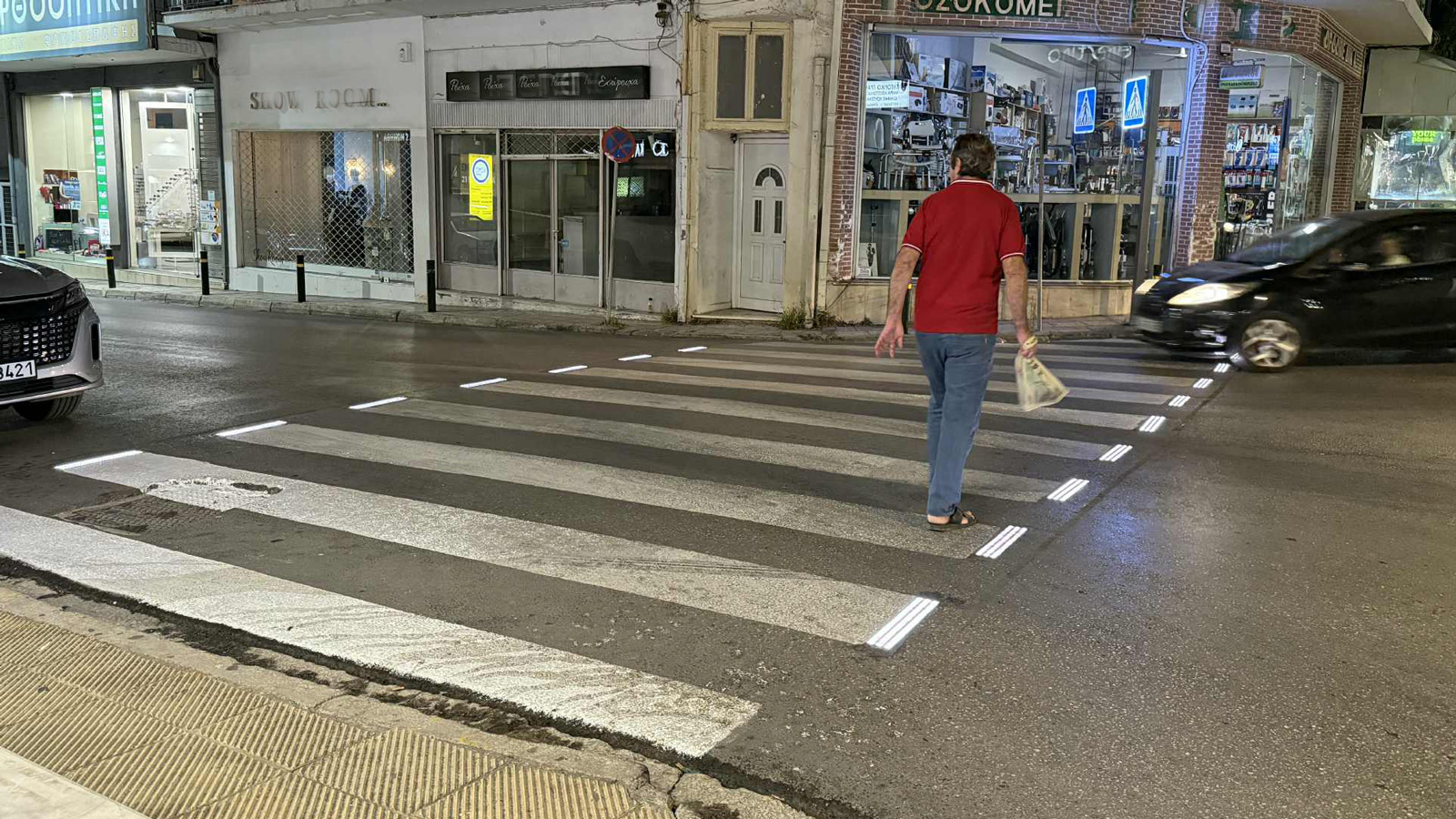 Έξυπνες φωτιζόμενες διαβάσεις: Κόστος πάνω από 20.000 ευρώ έκαστη - Πώς λειτουργούν;