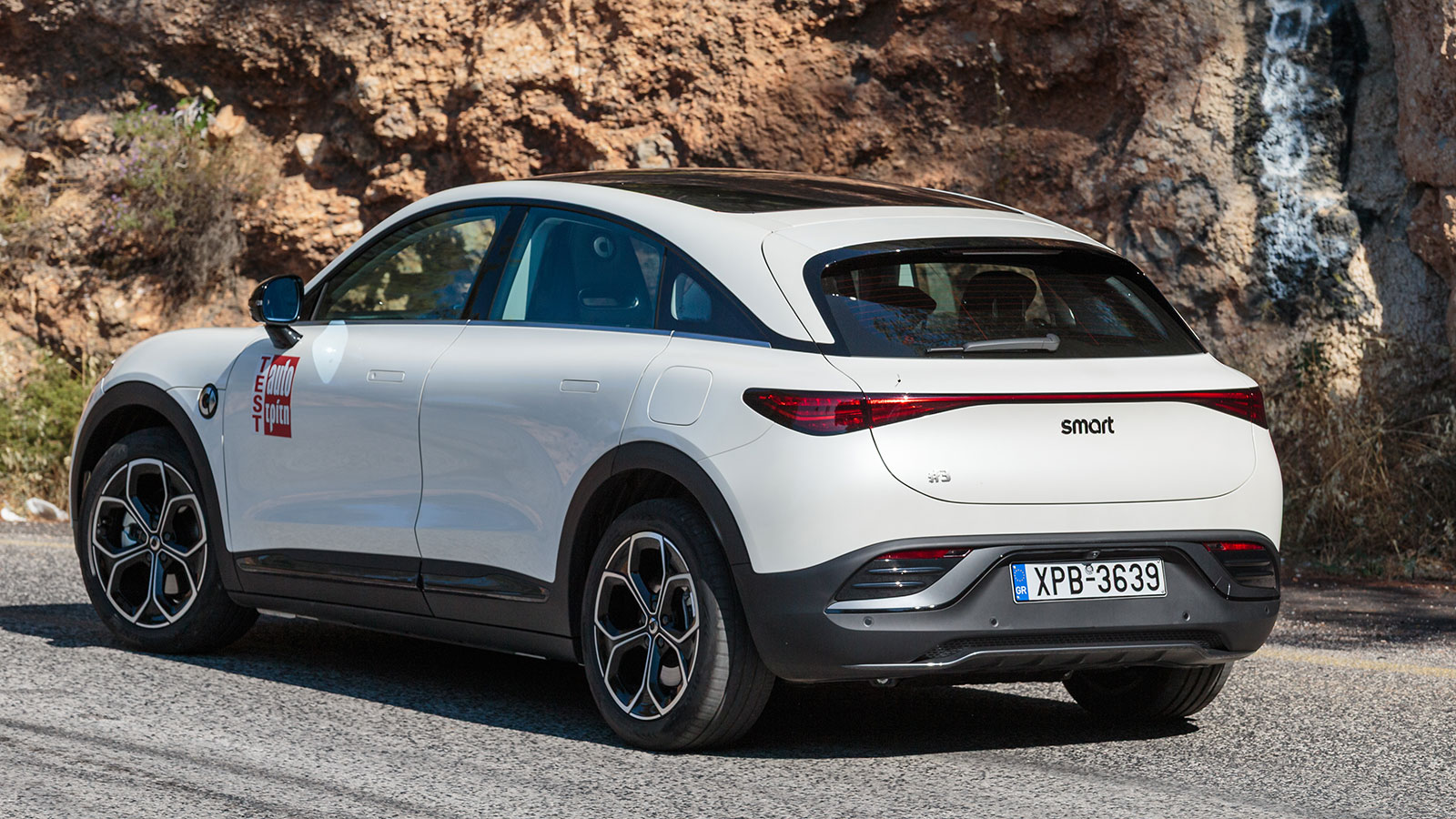 To smart #3 είναι εντυπωσιακό σε εμφάνιση με την κουπέ σχεδίασή του να κερδίζει τις εντυπώσεις.