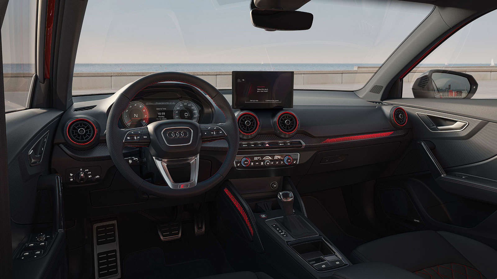 Στην πολύ ποιοτική καμπίνα του Audi Q2 η τελευταία αναβάθμιση έφερε μεγαλύτερη οθόνη αφής (8,8 ιντσών), στάνταρ ψηφιακό καντράν 12,3 ιντσών ενώ αφαίρε