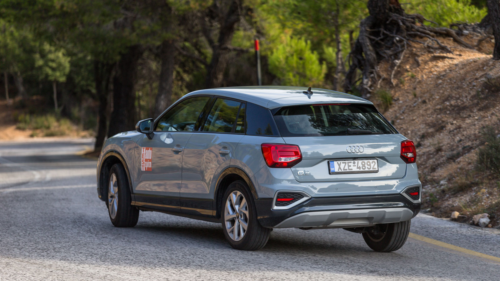 Από τα πρώτα χιλιόμετρα με το Audi Q2 αίσθηση προκαλεί η ποιότητα κύλισης, όπως και η προσφερόμενη άνεση, αφού η ανάρτηση απορροφά τις περισσότερες αν