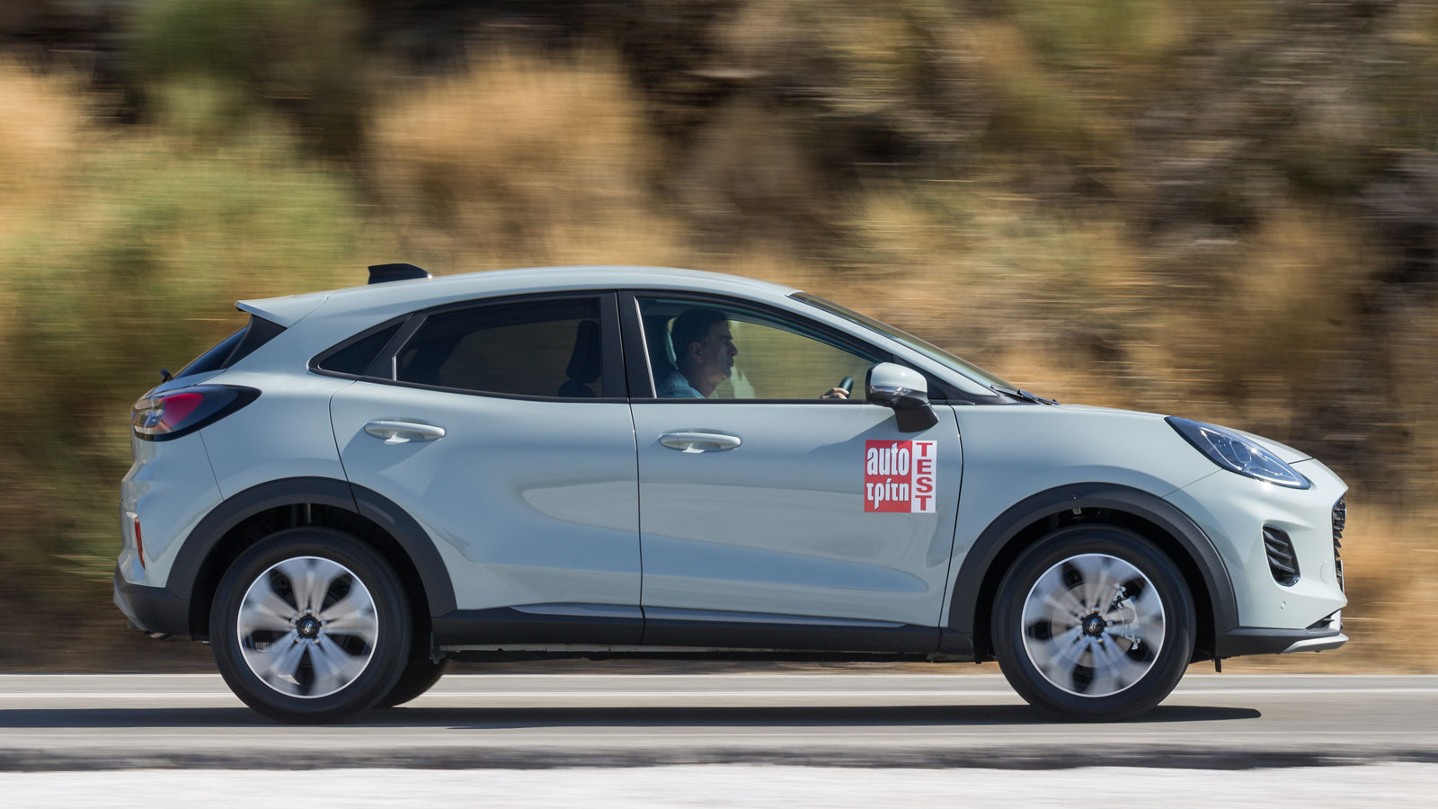 Ο 3κύλινδρος 1,0 EcoBoost των 125 ίππων του Puma, με τη βοήθεια και του ήπια υβριδικού συστήματος μίζας-γεννήτριας 48V και το bonus των 50 Nm στις χαμ