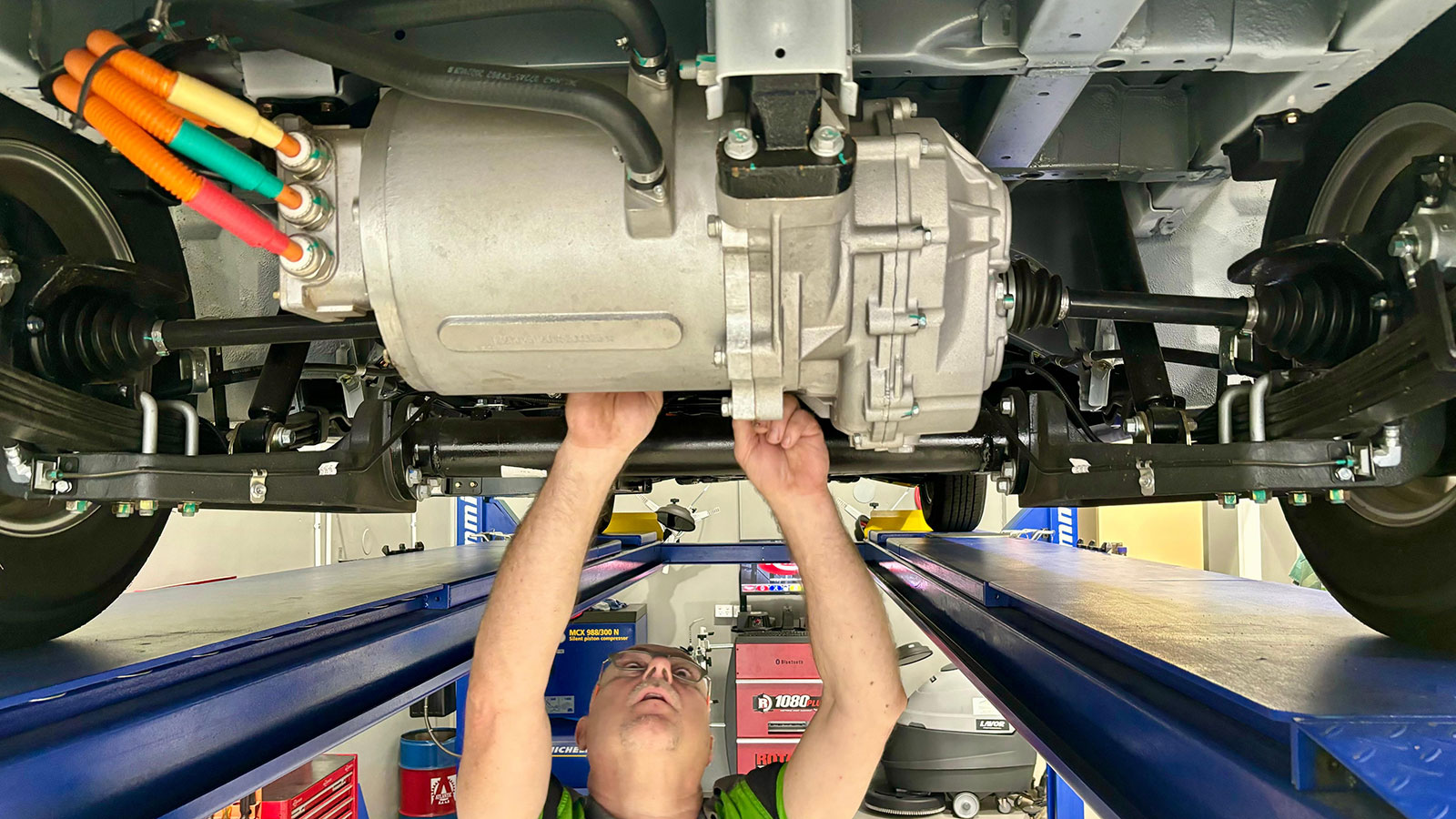 Ένας από τους κύριους στόχους της συνεργασίας είναι η παροχή εξειδικευμένης εκπαίδευσης και η επέκταση της άδειας άσκησης επαγγέλματος των τεχνιτών το