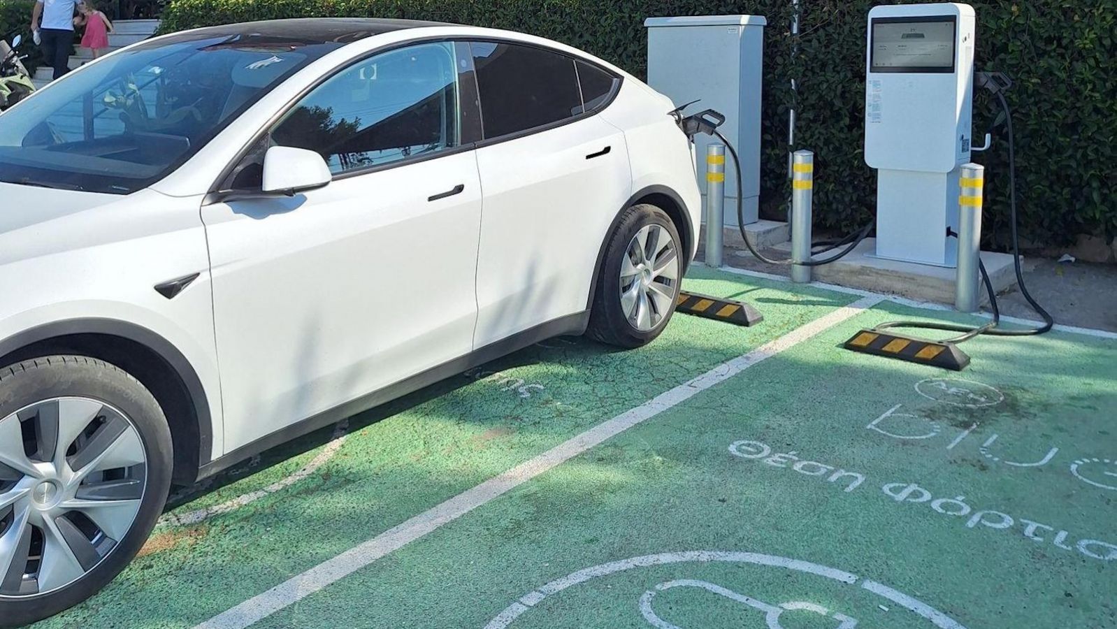 Από τις αρχές του 2024 μέχρι σήμερα, το δίκτυο φόρτισης έχει σχεδόν διπλασιαστεί. 