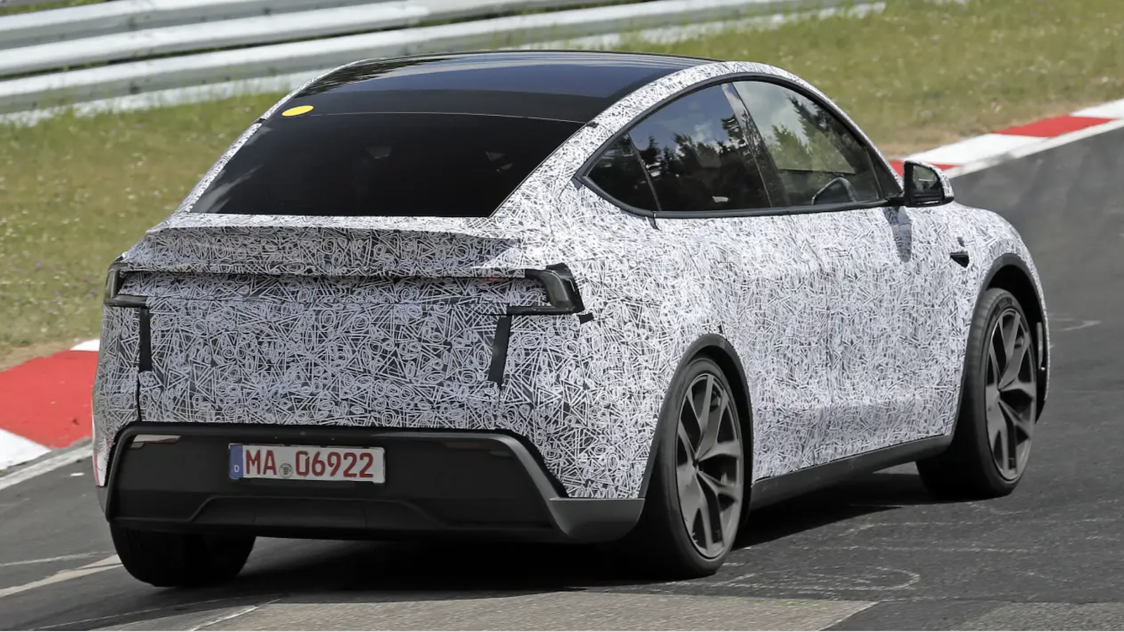 Το ταχύτερο Tesla Model Y ever - Στο Nurburgring το νέο Model Y Performance