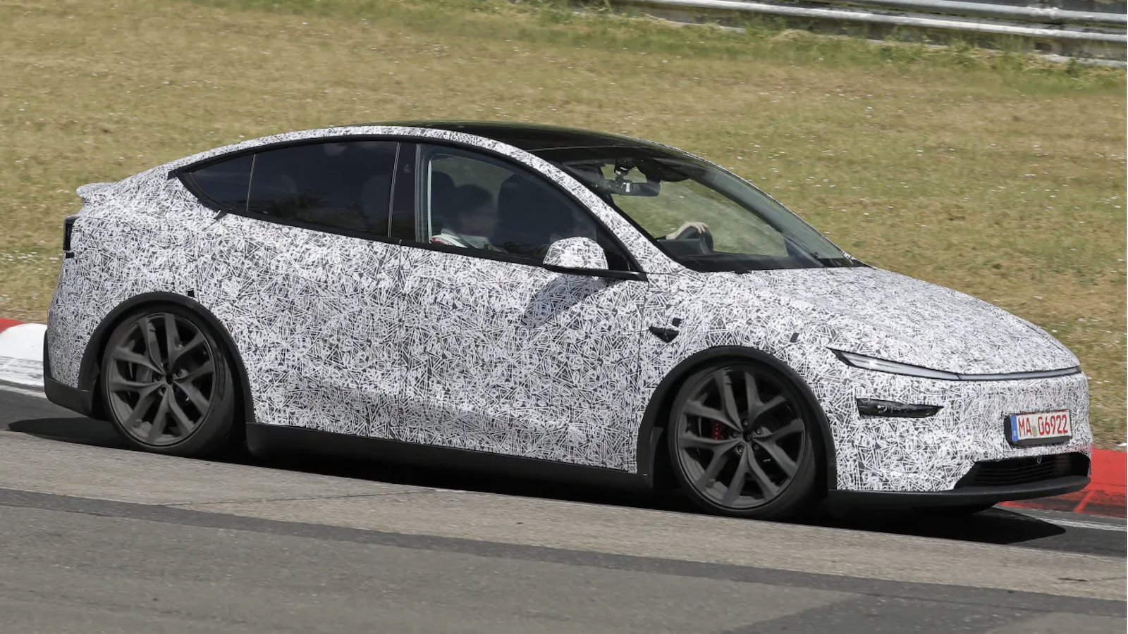 Το ταχύτερο Tesla Model Y ever - Στο Nurburgring το νέο Model Y Performance