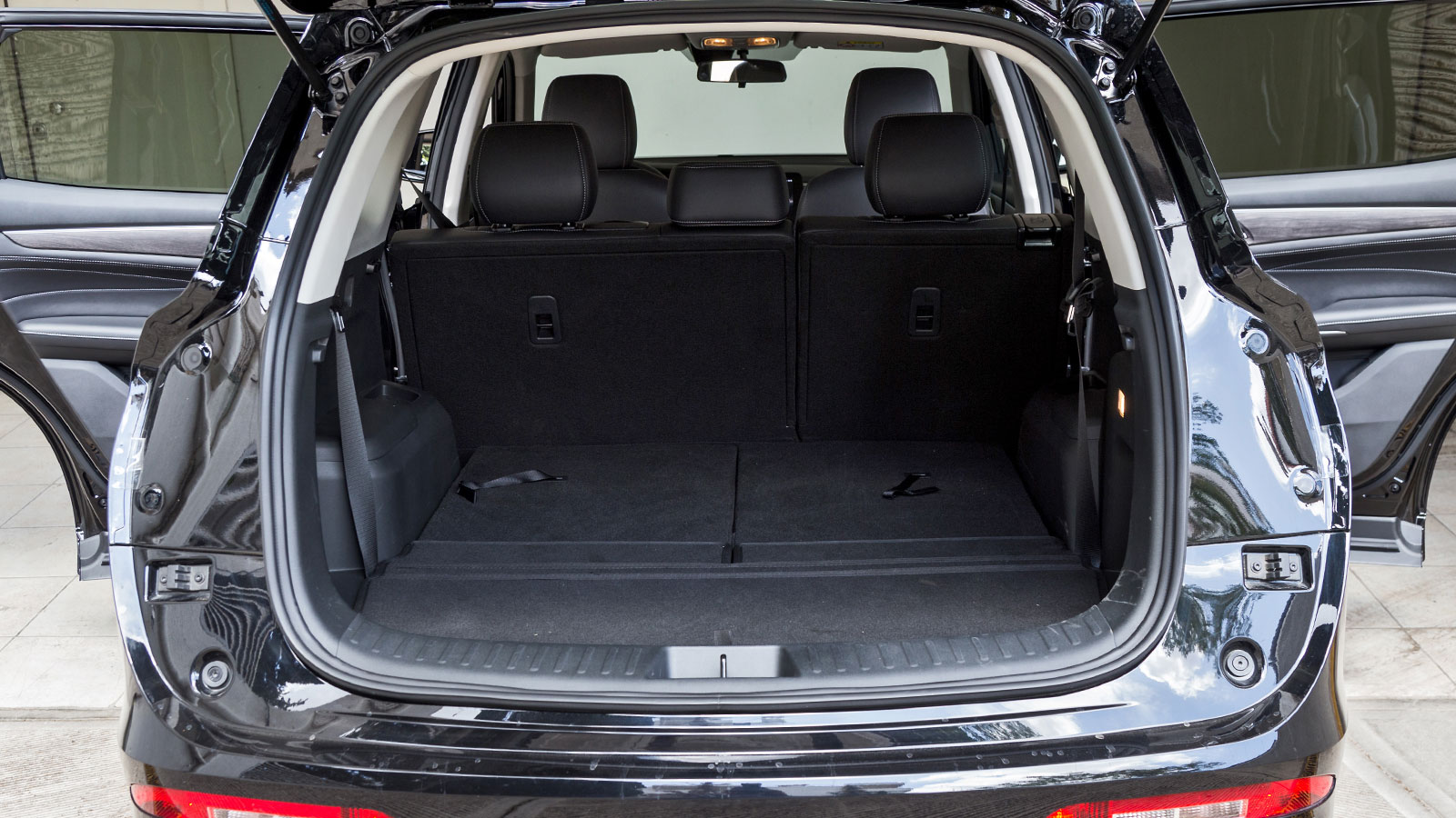 Δοκιμή DFSK E5: 7-θέσιο Plug-in υβριδικό μεσαίο SUV με 250 άλογα