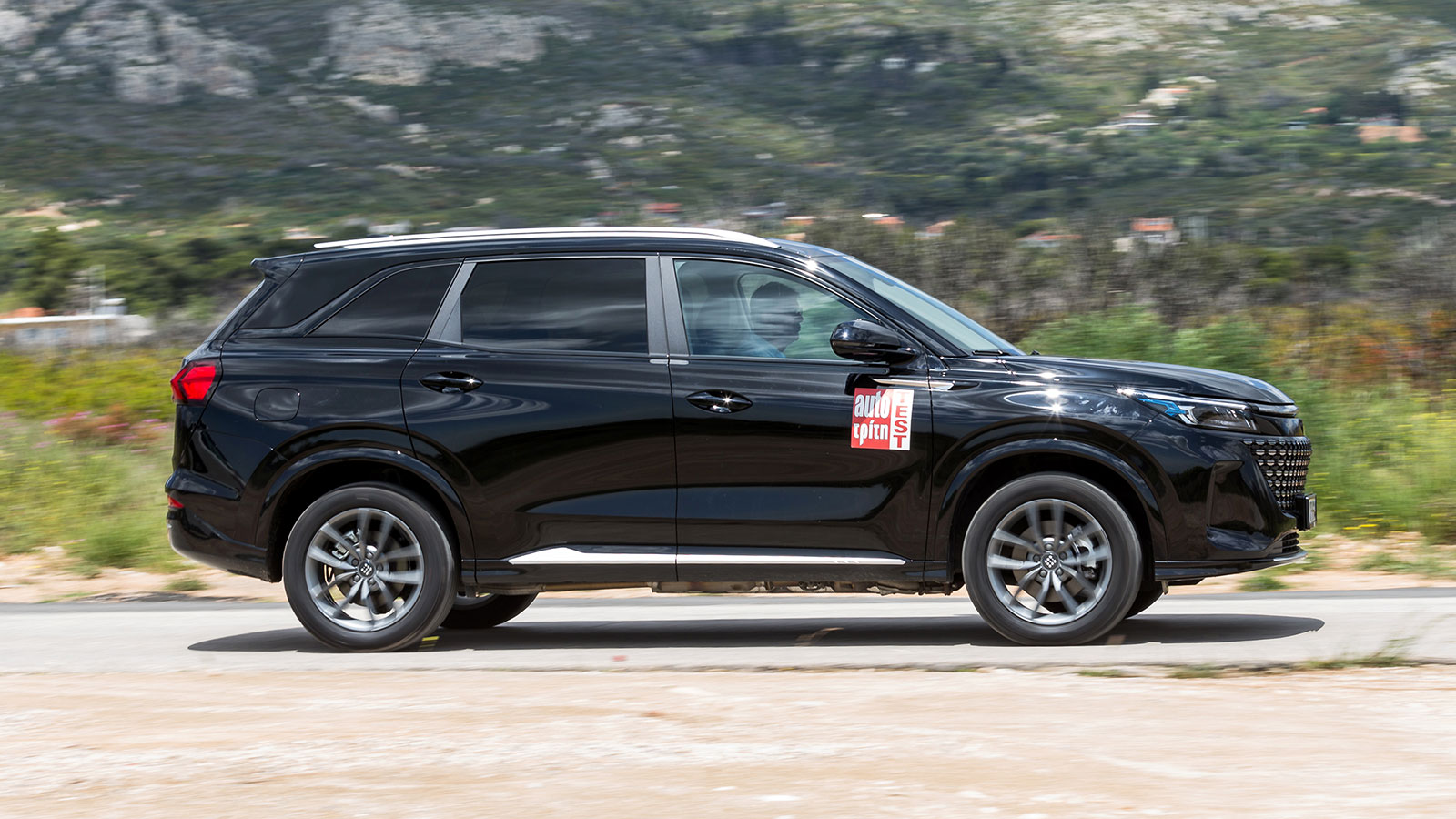 Ο ηλεκτροκινητήρας έχει πρωταγωνιστικό ρόλο στην κίνηση του E5 DE-i, με τον βενζινοκινητήρα να τον υποβοηθά όποτε χρειαστεί στο κομμάτι των επιδόσεων 