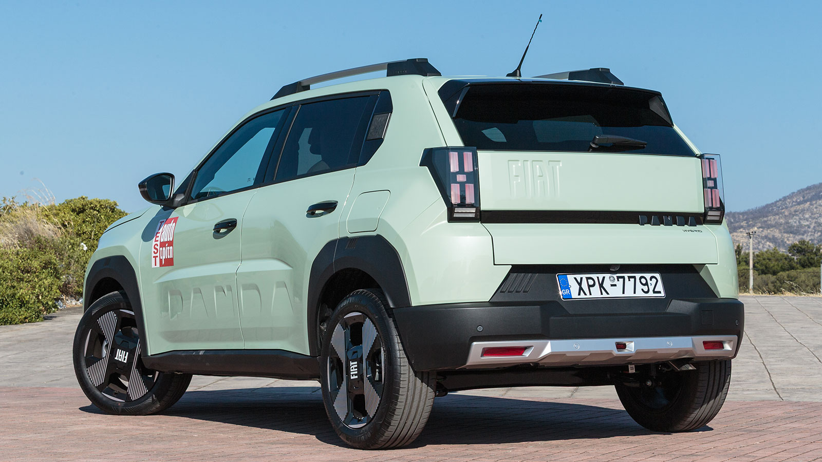 Το Fiat Grande Panda μαγνητίζει τα βλέμματα με την εμφάνισή του και τον συνολικά παιχνιδιάρικο χαρακτήρα.