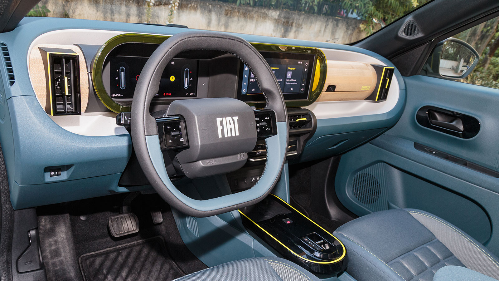 Οι όμορφοι χρωματικοί συνδυασμοί, το μοτίβο σχεδίασης και οι ξεχωριστές λεπτομέρειες τονίζουν τον ευχάριστο και νεανικό χαρακτήρα του Grande Panda και