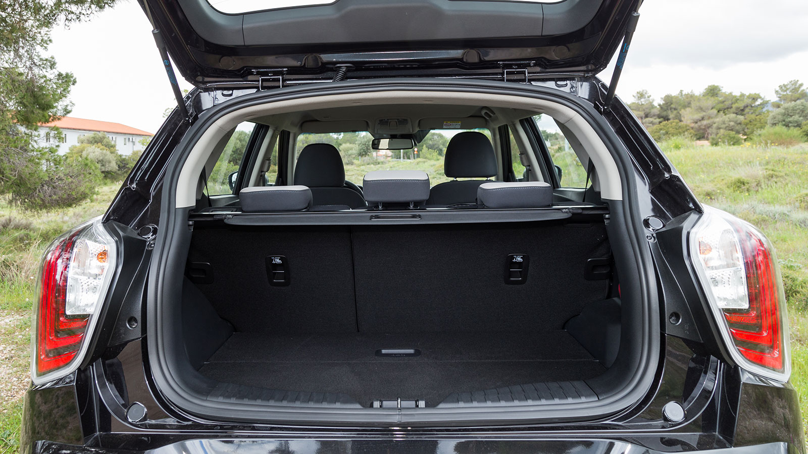 Αρκετά μεγάλος είναι και ο χώρος αποσκευών με 423 λτ. χωρητικότητας.