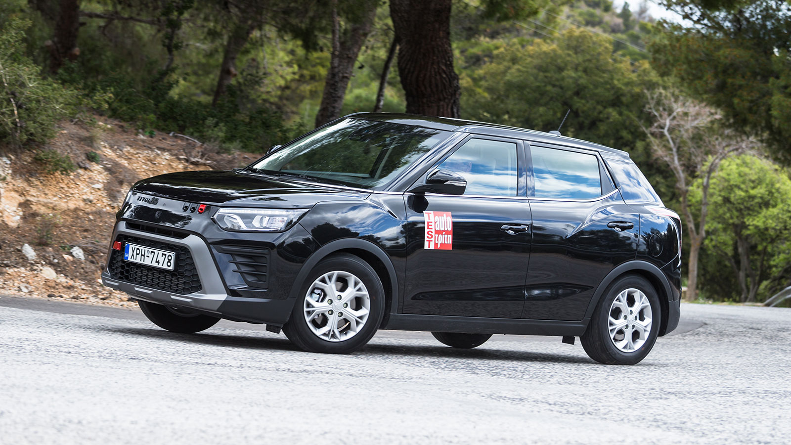 Το οδηγικό προφίλ του Tivoli χαρακτηρίζεται από τα αυξημένα επίπεδα άνεσης που προσφέρει και την γενικότερη αίσθηση ασφάλειας που το διακρίνει. 