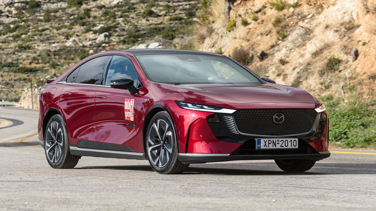 Φωτογραφία εμπρός του νέου Mazda 6e