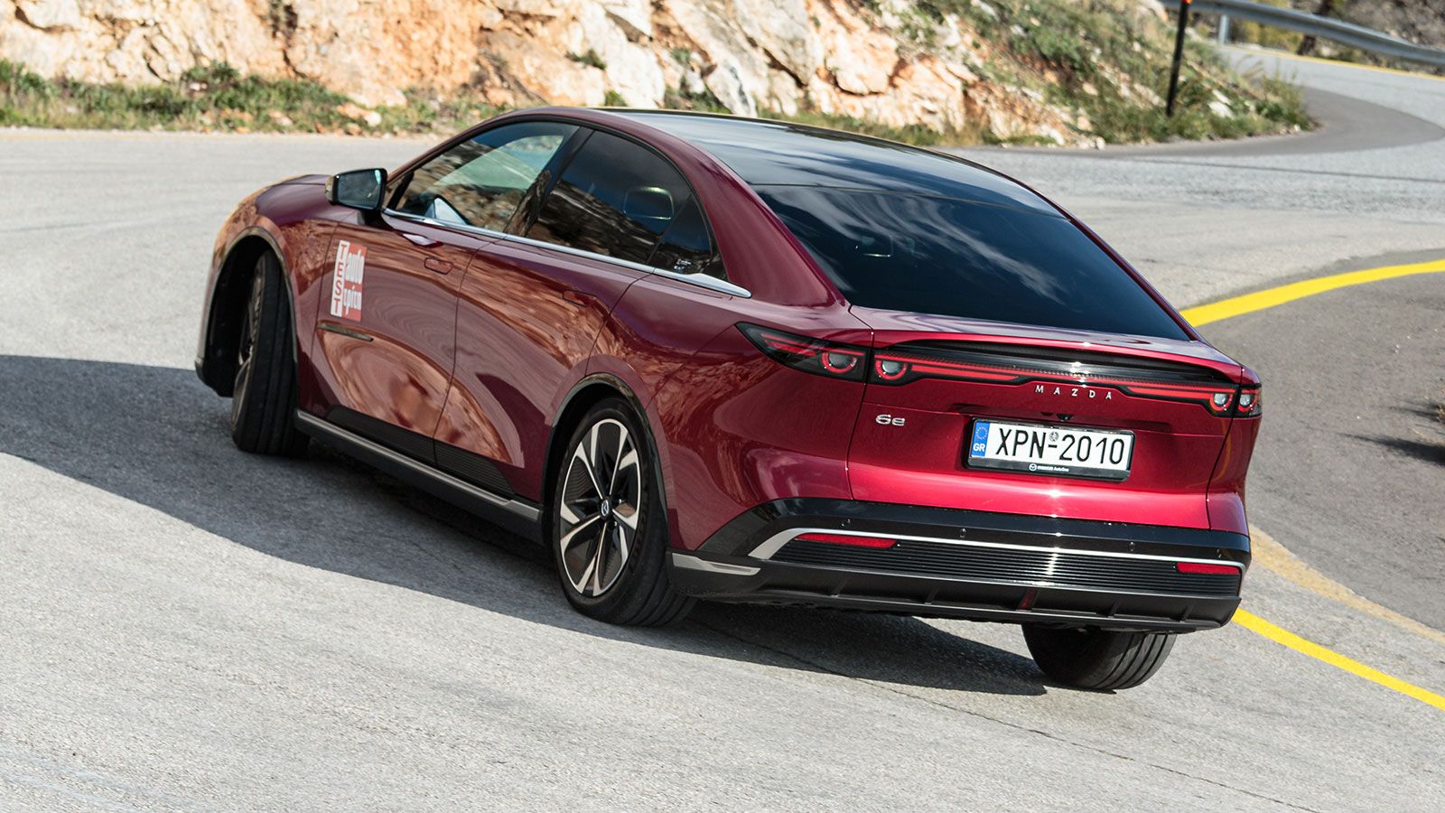 Φωτογραφία πίσω στροφής Mazda 6e