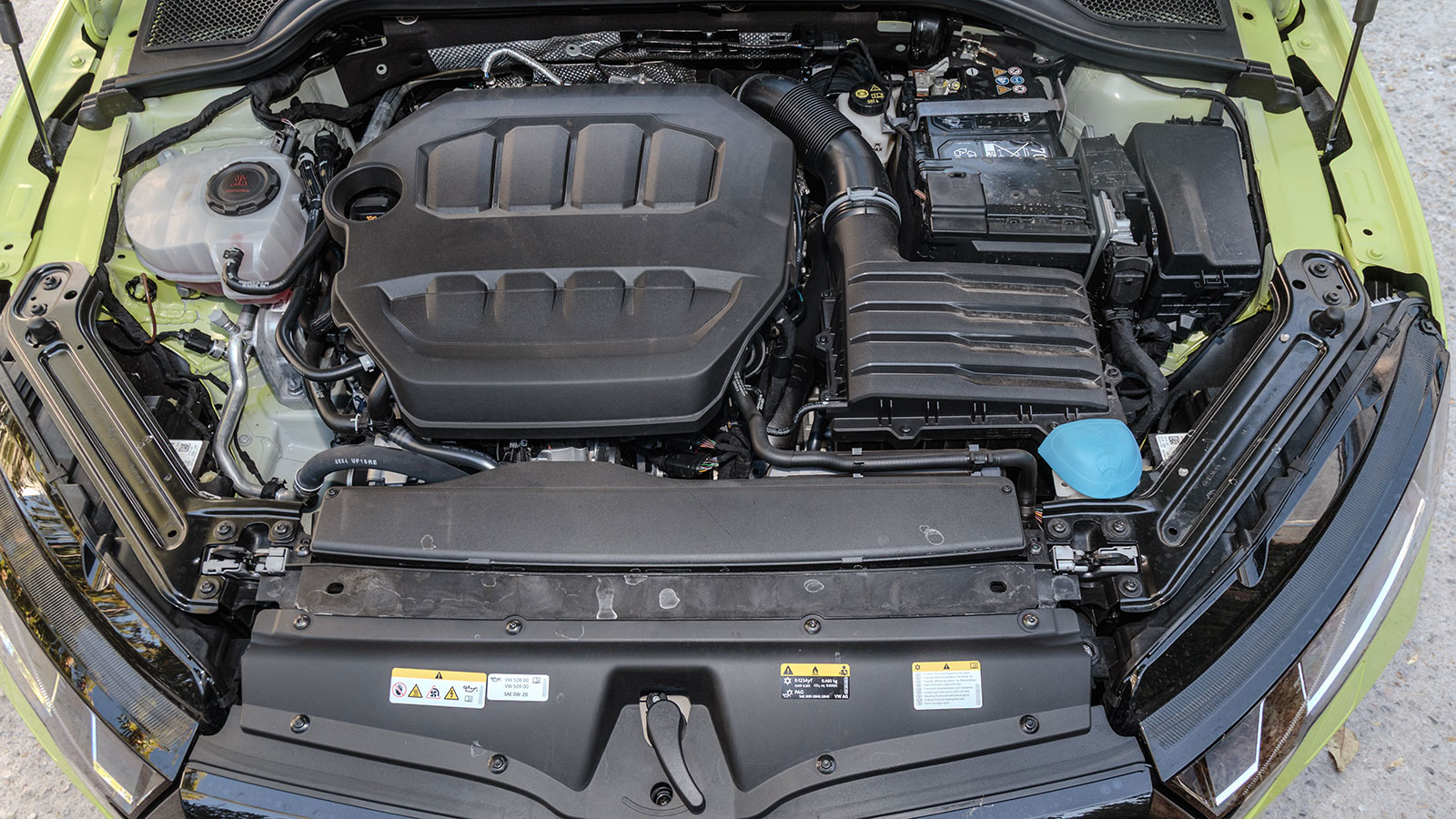 Ο δίλιτρος TSI κινητήρας έχει θετικό τράβηγμα από χαμηλά και είναι «γεμάτος» σε όλο το φάσμα περιστροφής του, προσφέροντας πολύ καλές επιδόσεις στο Oc