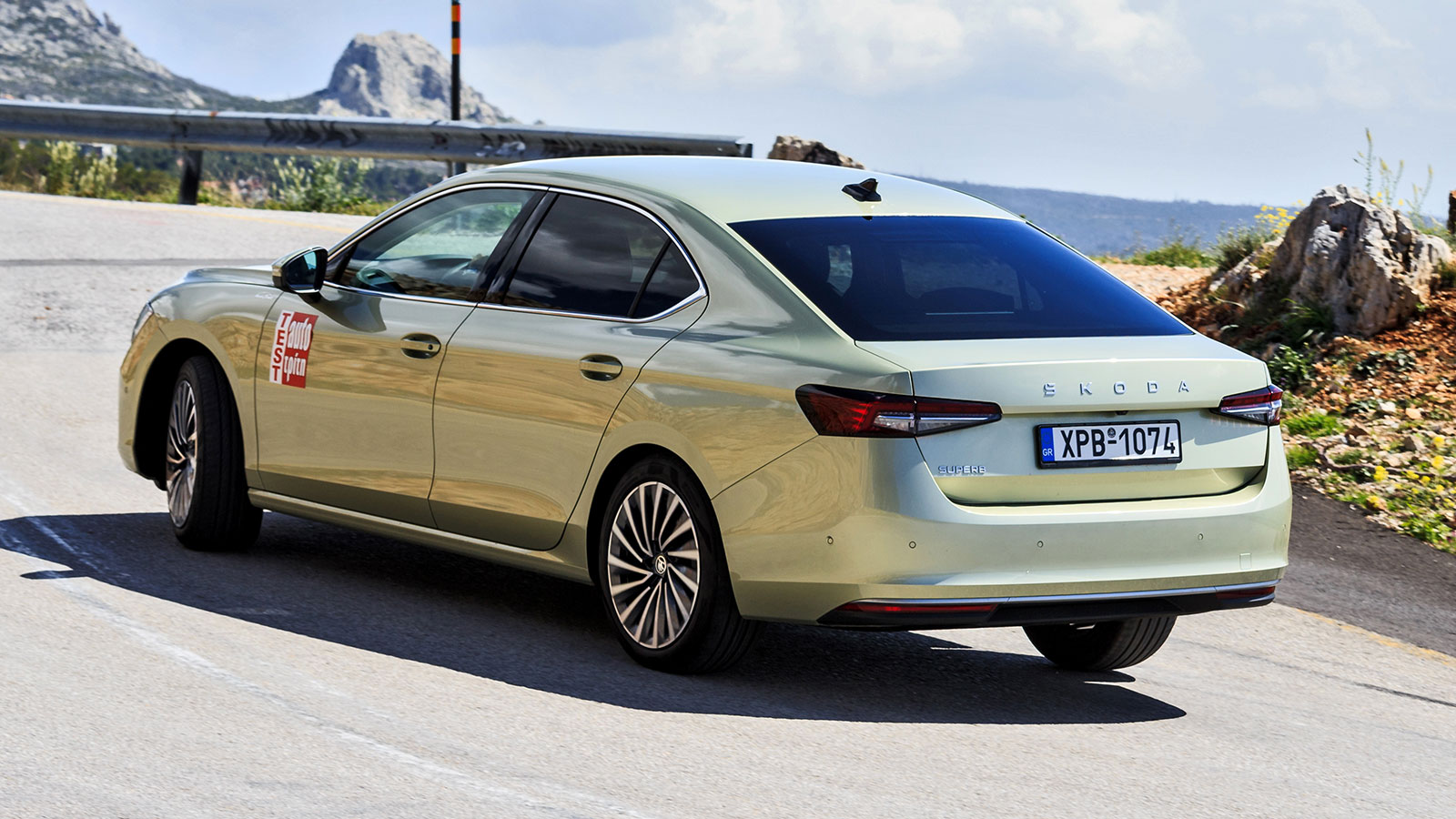 Η άνεση είναι το κύριο χαρακτηριστικό του οδηγικού προφίλ της Superb, με την ρυθμιζόμενη ανάρτηση DCC Plus, που είναι στάνταρ στην έκδοση Laurin & Kle