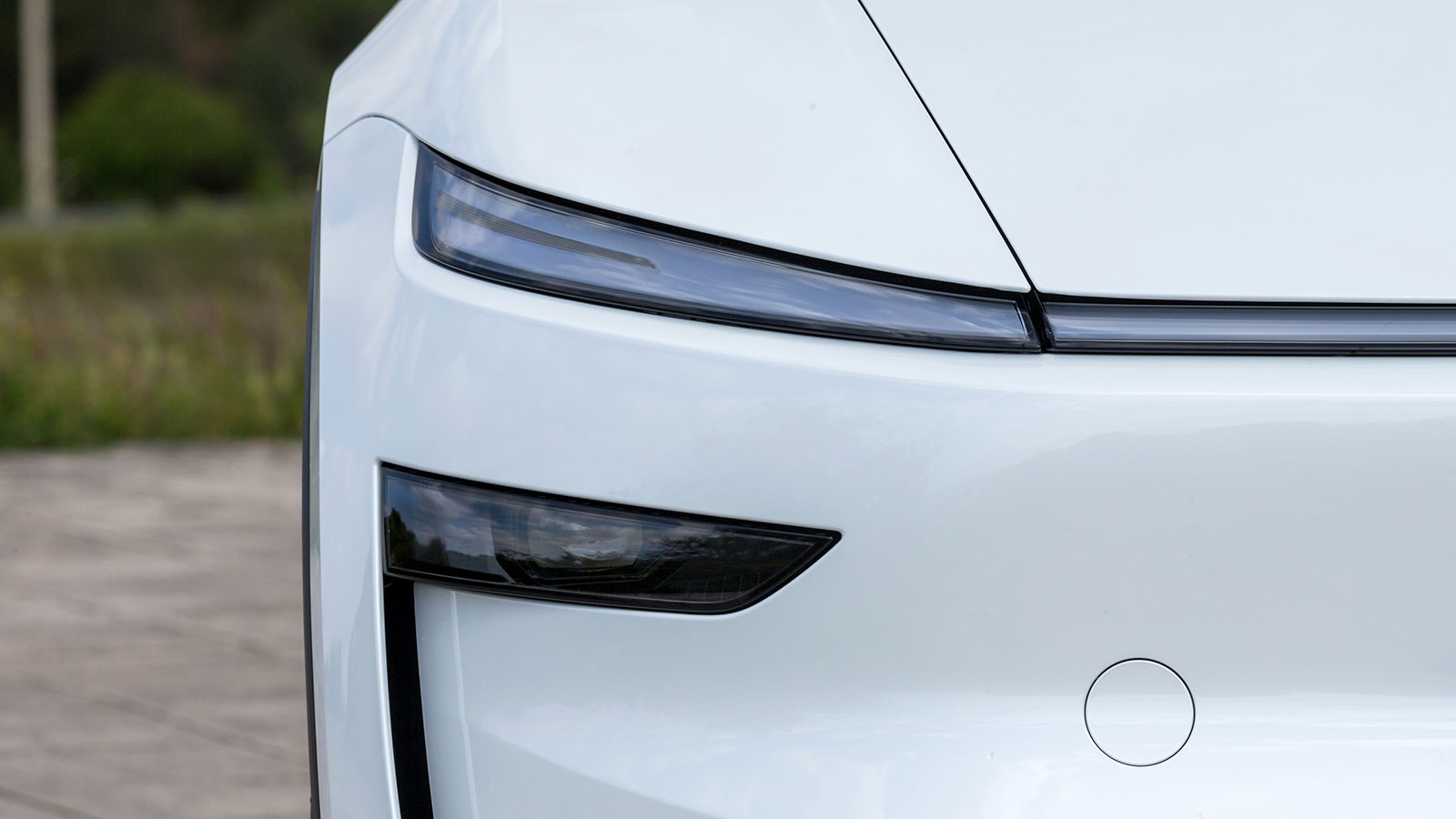 Η ανανέωση στο Model Y άλλαξε ριζικά την εμφάνιση του εμπρός και του πίσω μέρους, εκσυγχρονίζοντας την εικόνα του και τονίζοντας τον δυναμισμό. 