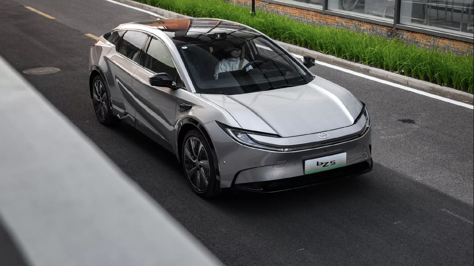 Toyota bZ5: Hλεκτρικό SUV που κάνει στην Κίνα όσο ένα Aygo X στην Ελλάδα